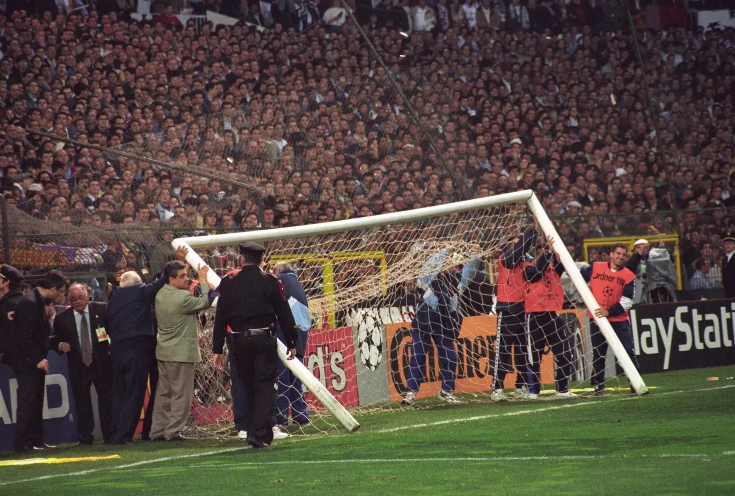 Сломанные ворота Сантьяго Бернабеу