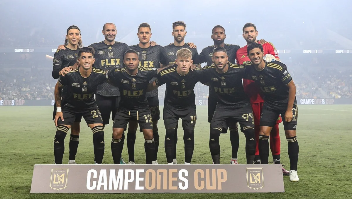 Джорджо Кьеллини (верхний ряд, второй слева) / Лос-Анджелес