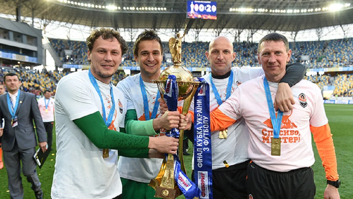 Томіслав Рогіч (другий справа) / Сайт Шахтаря