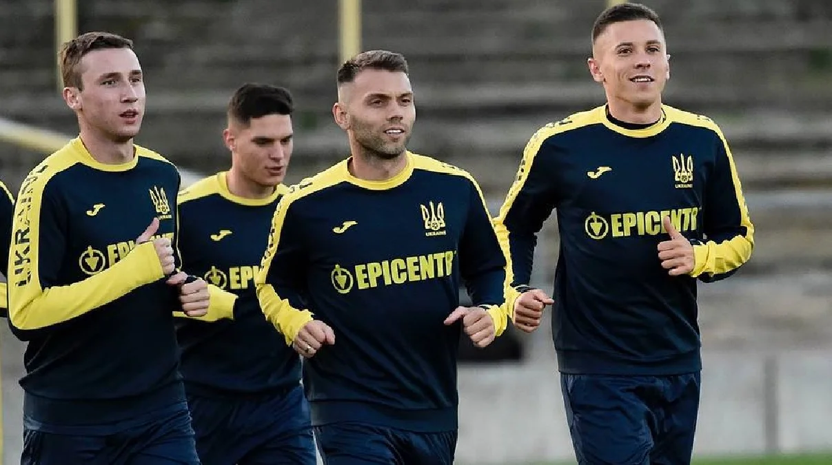 Олександр Караваєв (в центрі) / УАФ