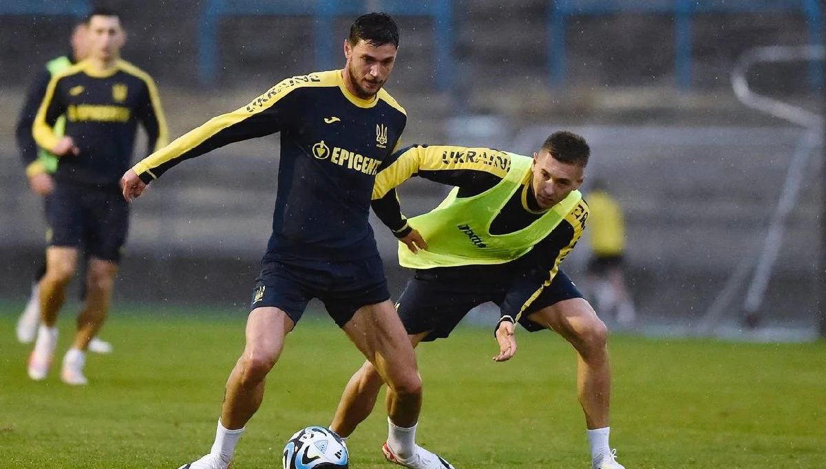 Роман Яремчук (в центрі) / УАФ