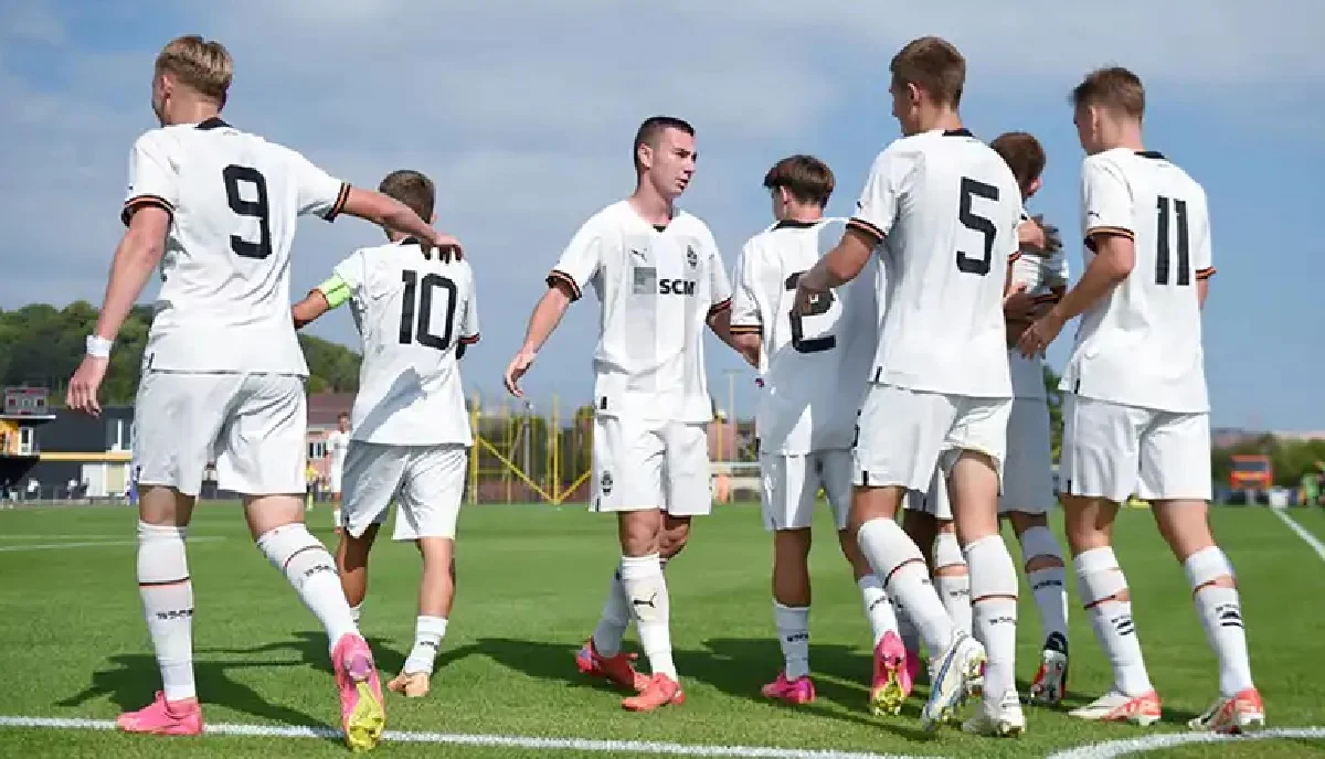 Олександр Роспутько (в центрі) / ФК Шахтар