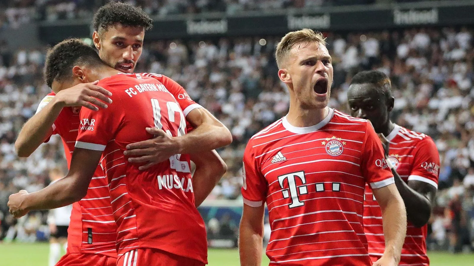 Мазрауи с Мусиалой и Киммихом / DPA