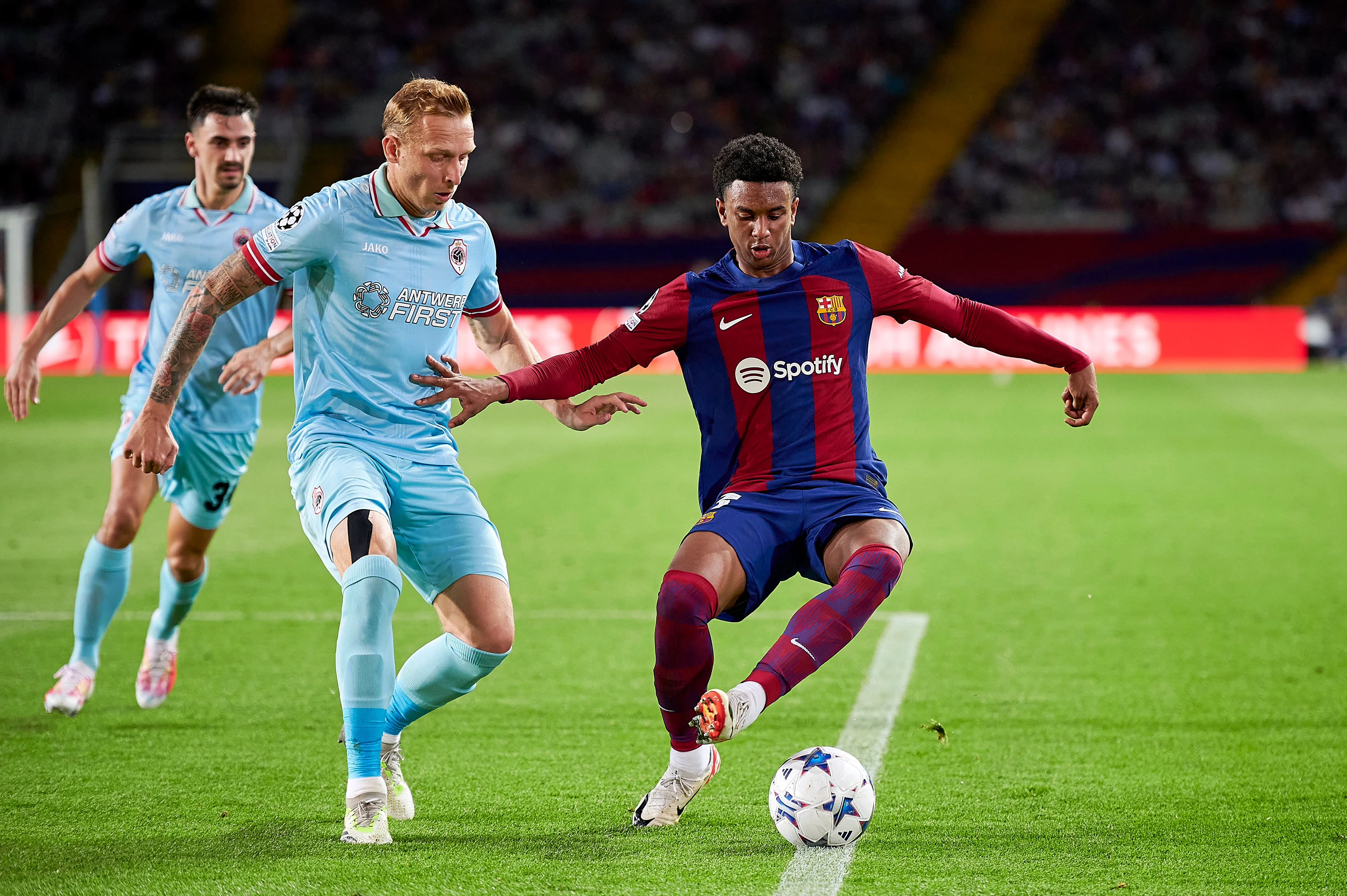 Де Лат против Барселоны