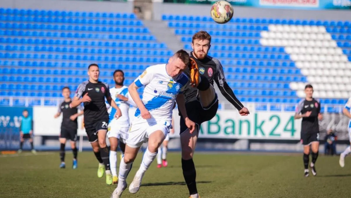 Батагов (в центрі) проти Ваната / фото: О. Щербицька