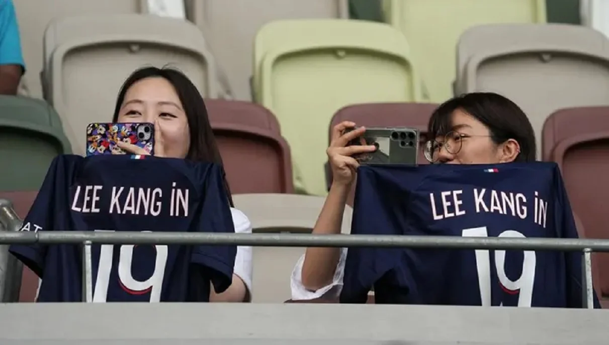 Персональні фанатки Лі / ЕРА