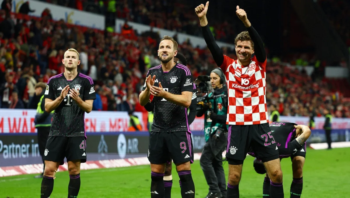 Томас Мюллер (справа) / Бавария