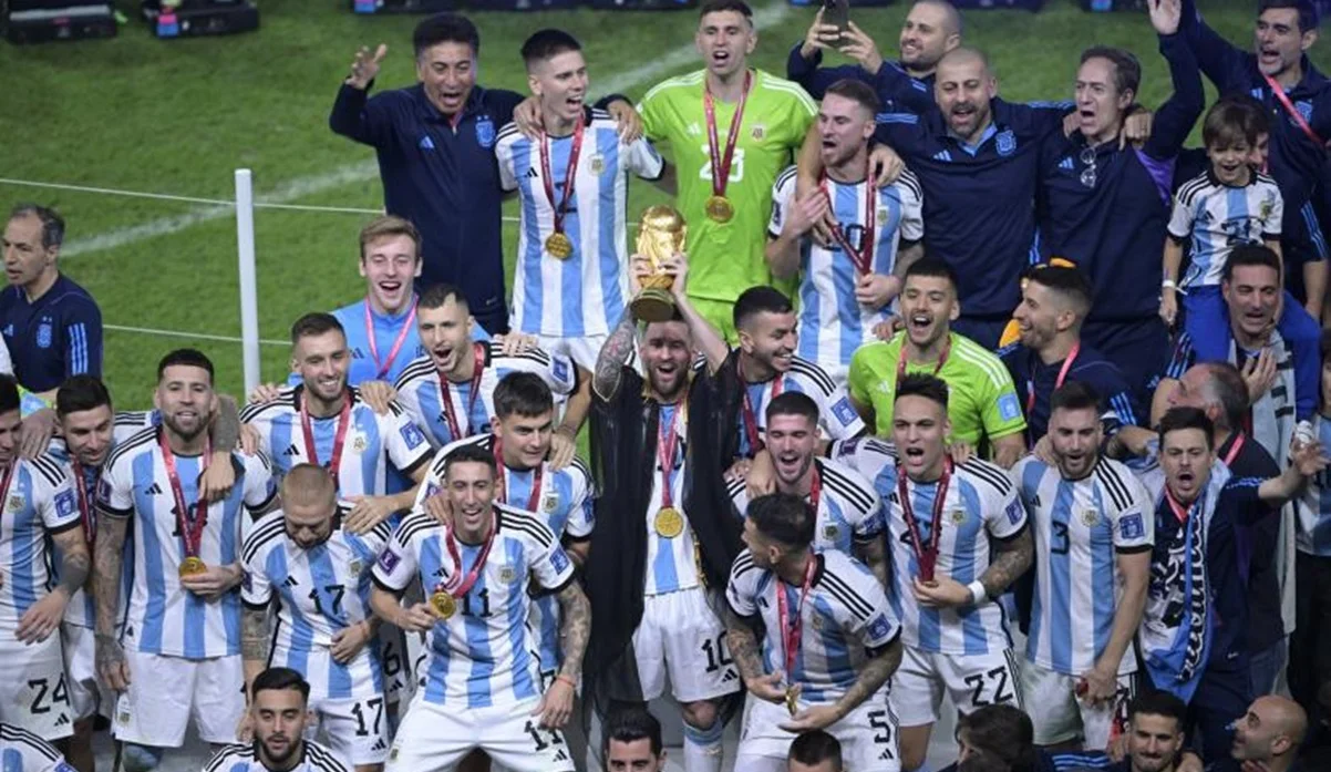 Збірна Аргентини святкує тріумф на мундіалі в 2022 році / фото: P. Lahalle/L'Équipe