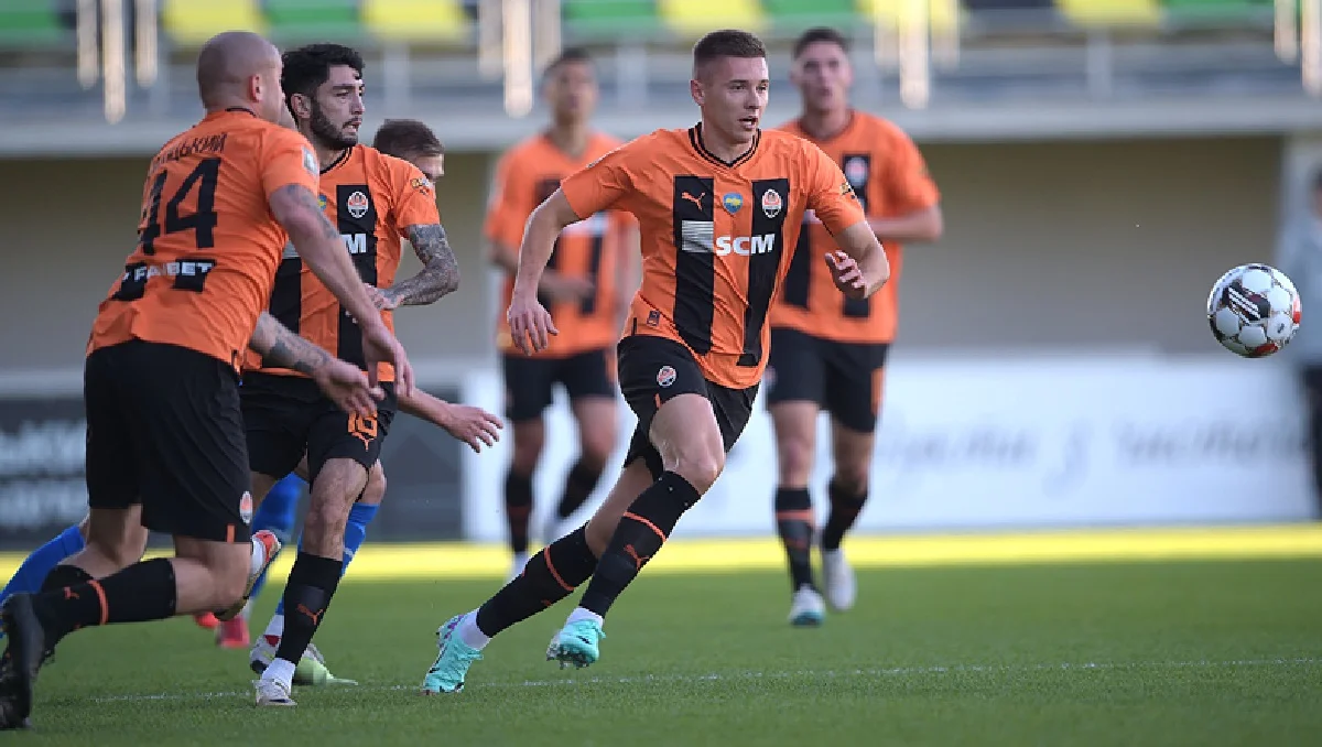 Егор Назарина (в центре) / ФК Шахтер