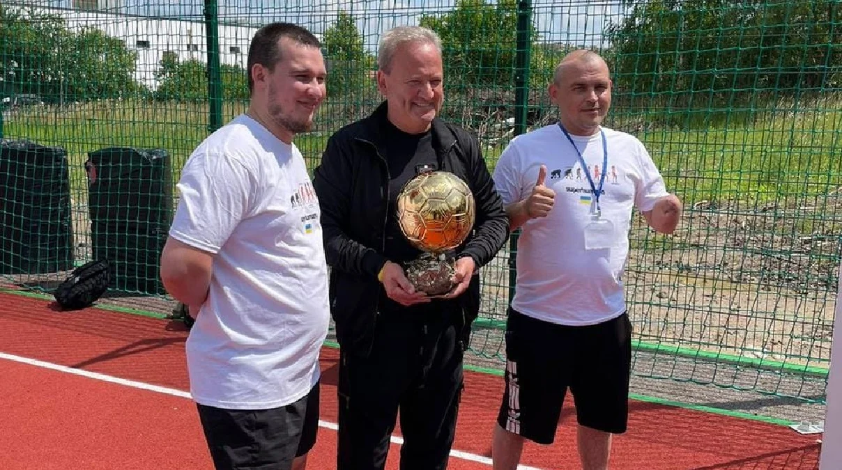 Ігор Бєланов (в центрі) з українськими військовими / Фото з соцмереж І. Бєланова