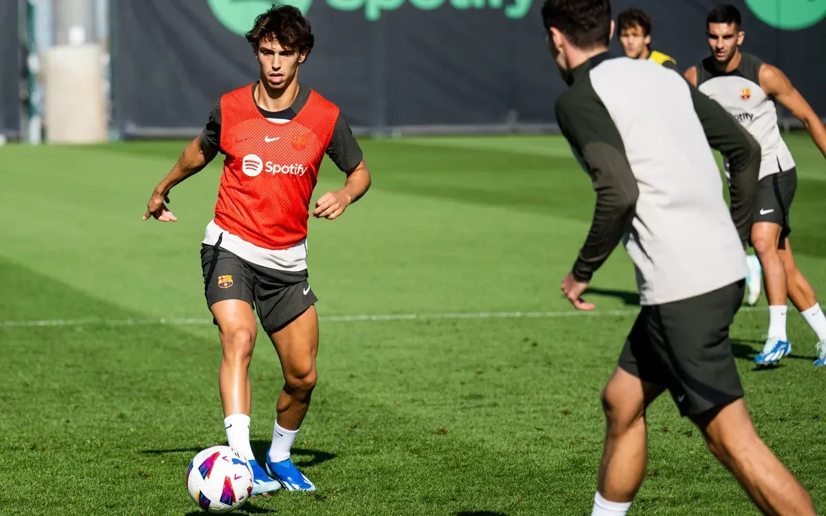 Жоау Фелиш на тренировке / фото: официальный сайт Барселоны