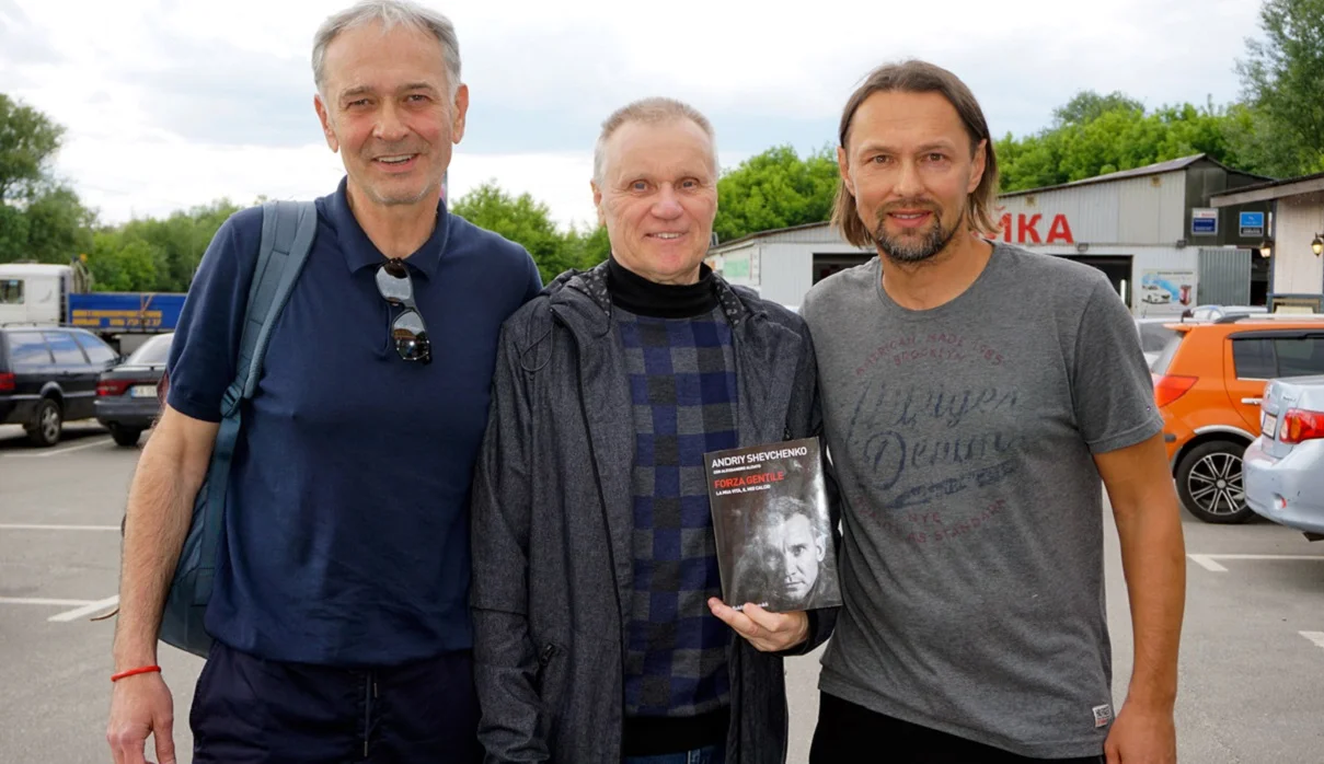 Олександр Шпаков (у центрі) / Фото Динамо Київ від Шуріка