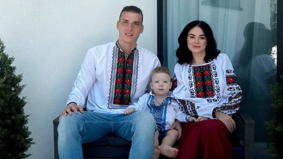 Андрій Лунін з дружиною та сином / Фото з соцмереж