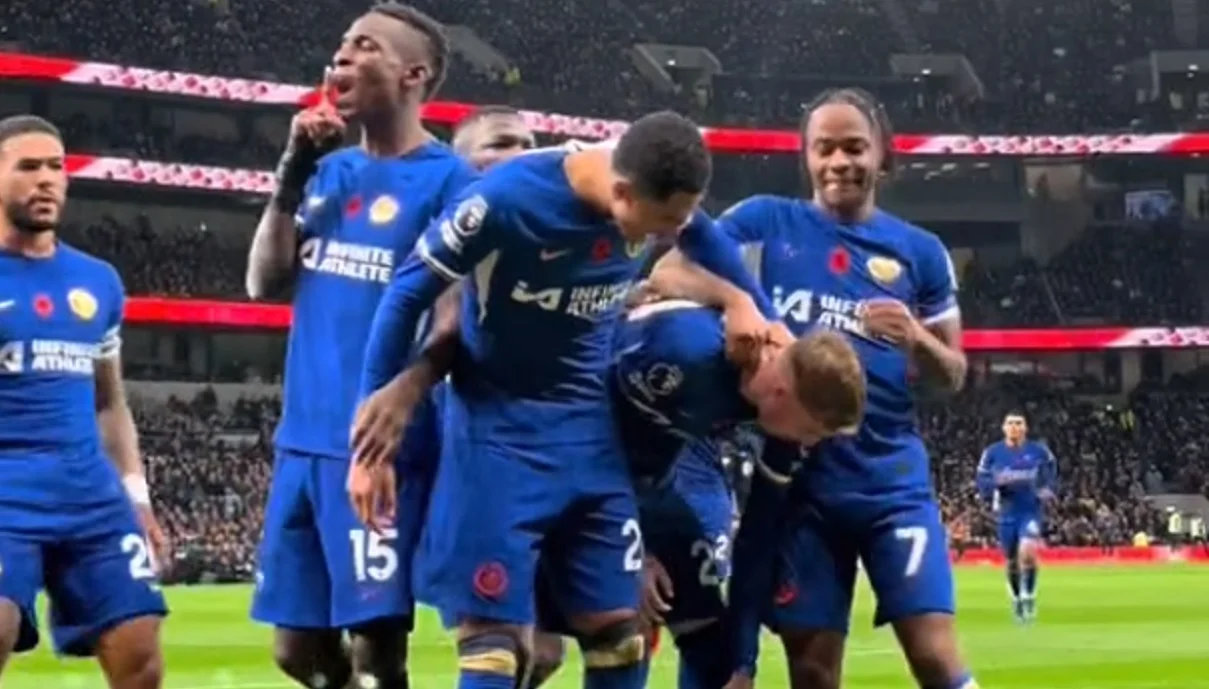 Скандальне святкування Челсі / Скрін з відео