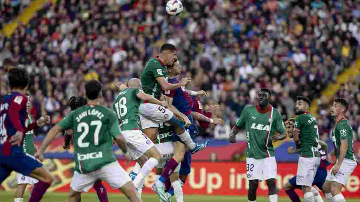 Гол на 18 секунде и спасительный дубль Левандовски в видеообзоре матча Барселона – Алавес – 2:1