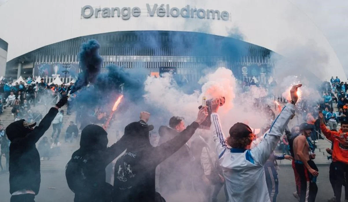 Фанати Марселя біля Велодрому / фото: Laurent Le Crabe/L'Équipe