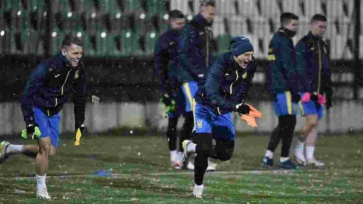 Збірна України провела тренування на снігу перед вильотом на матч з Італією