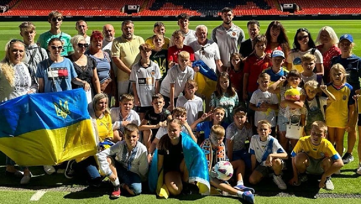 Роман Яремчук с украинскими болельщиками / ФК Валенсия