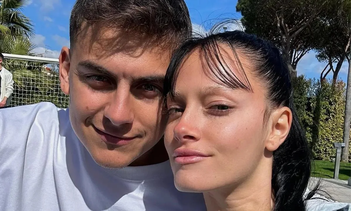 Дибала з коханою