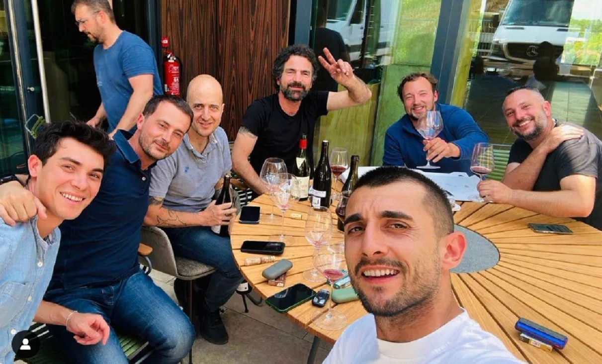 Перін на посиденьках з друзями / Фото зі соцмереж