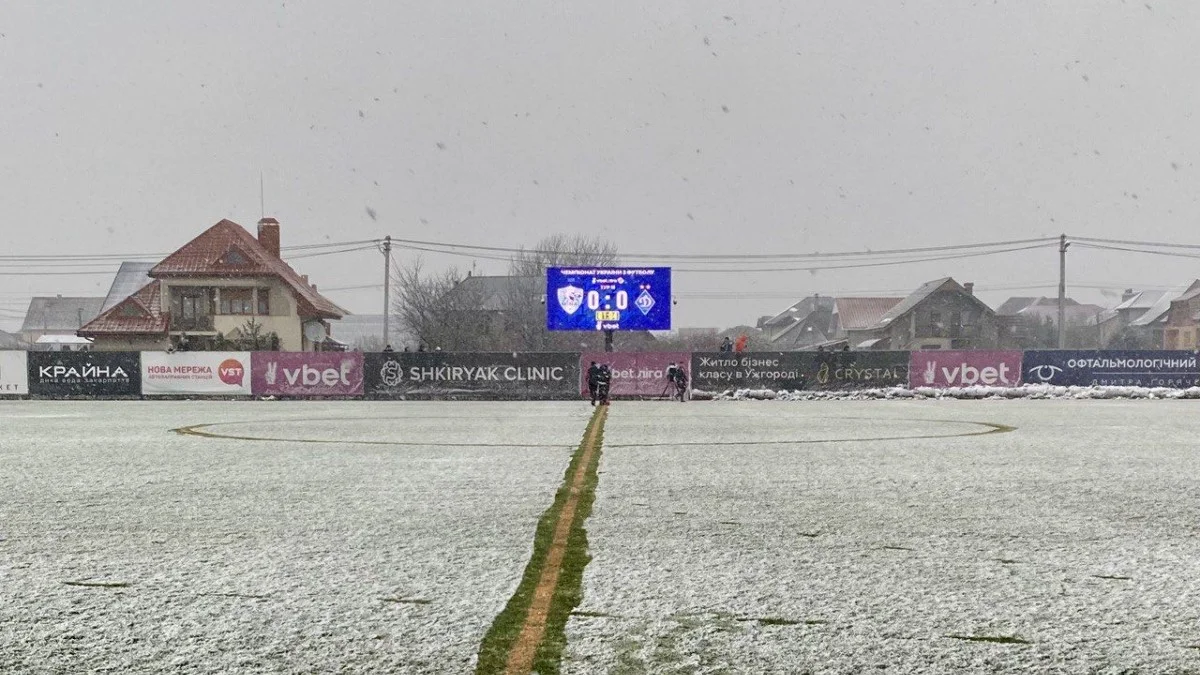 Заснеженный стадион Миная / фото: ФК Динамо