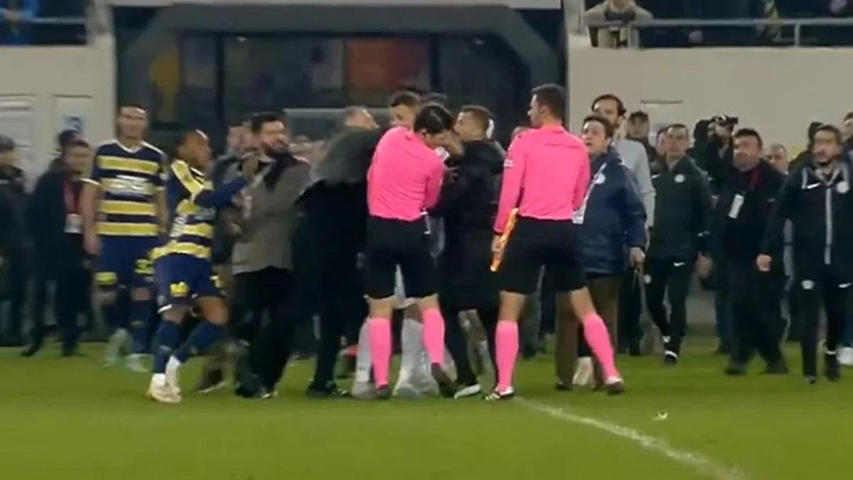 Драка в чемпионате Турции / скриншот