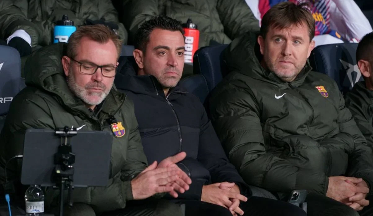 Хави с помощниками / фото: официальный сайт Ла Лиги