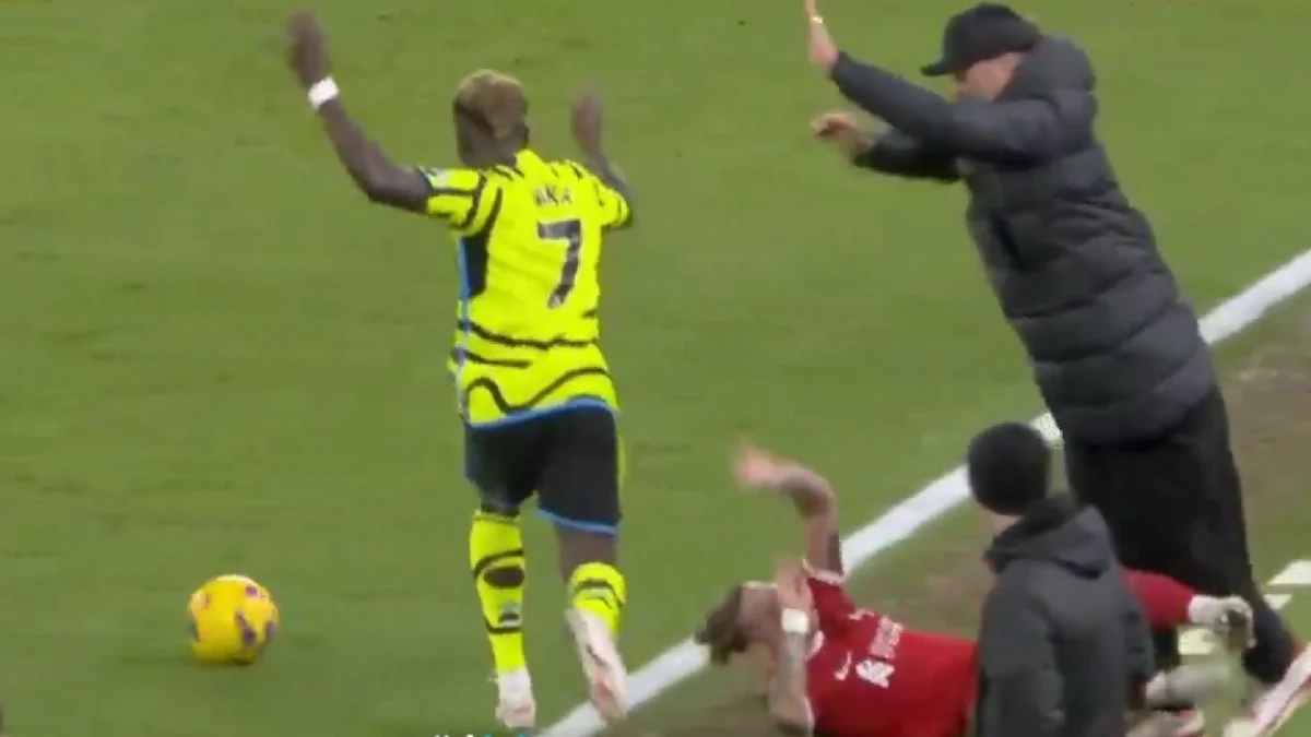 Столкновение Цимикаса и Клоппа / скриншот