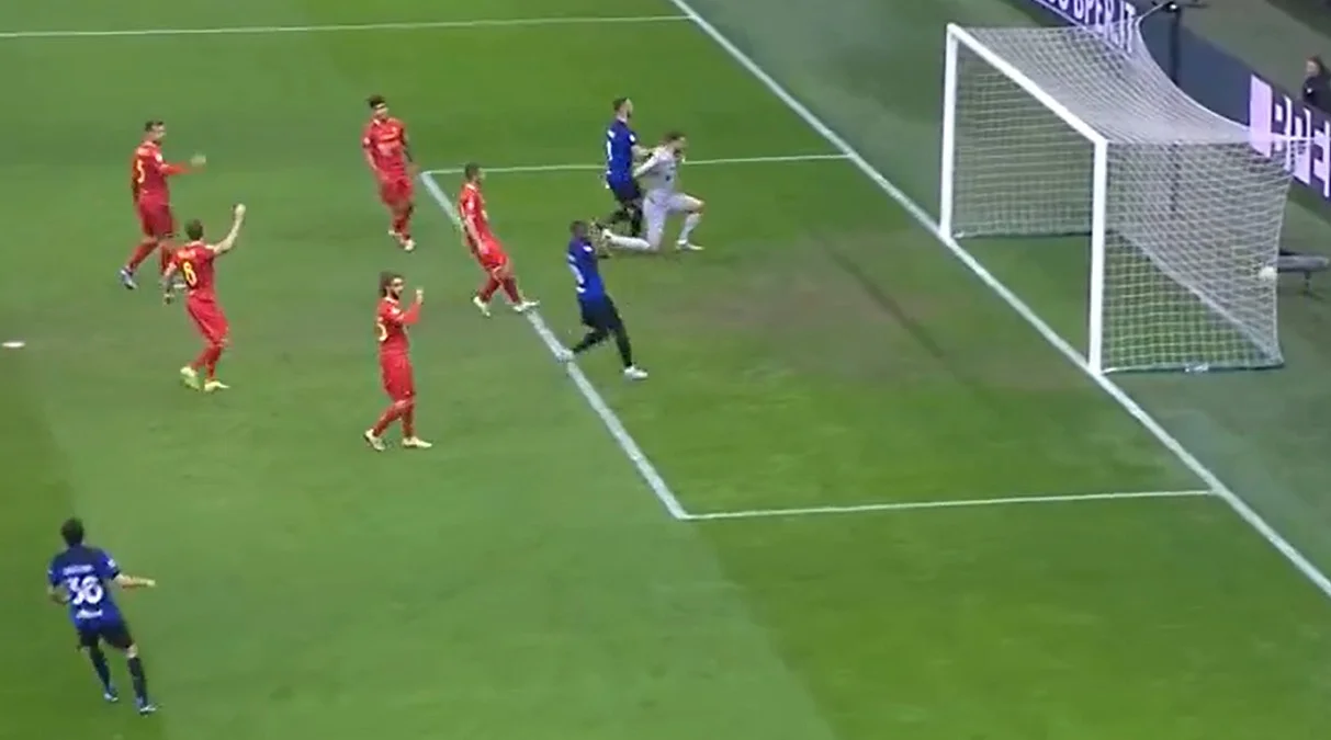 Интер – Лечче – 2:0 / Стоп-кадр из видео