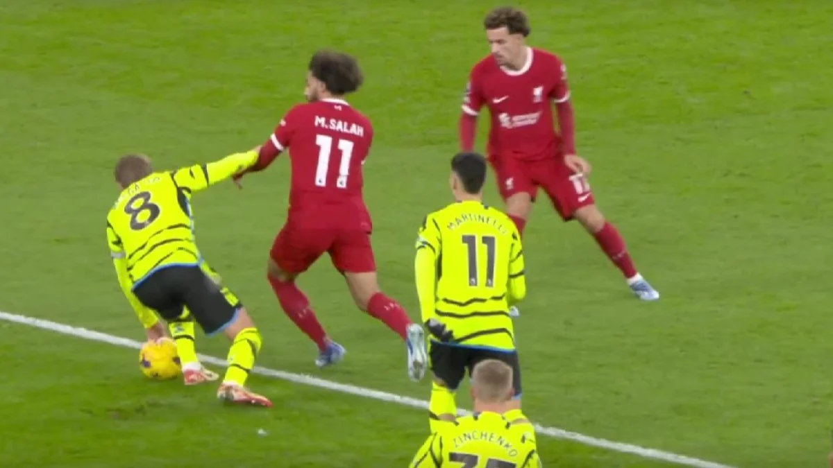 Момент з влучанням у руку Едегора / скріншот