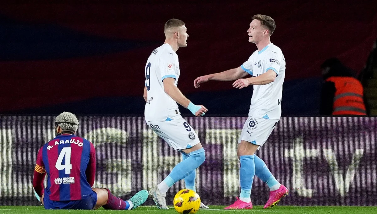 Артем Довбик і Віктор Циганков у матчі Барселона – Жирона / Getty Images