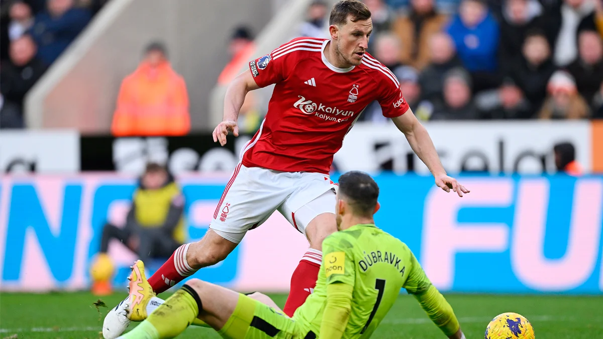 Крис Вуд обыгрывает голкипера Ньюкасла / Getty Images