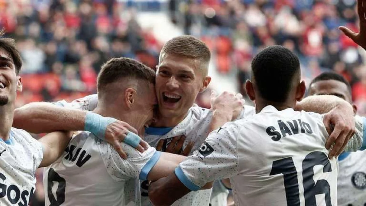 Циганков, Довбик і Савіо / Фото Jesus Diges (EFE)