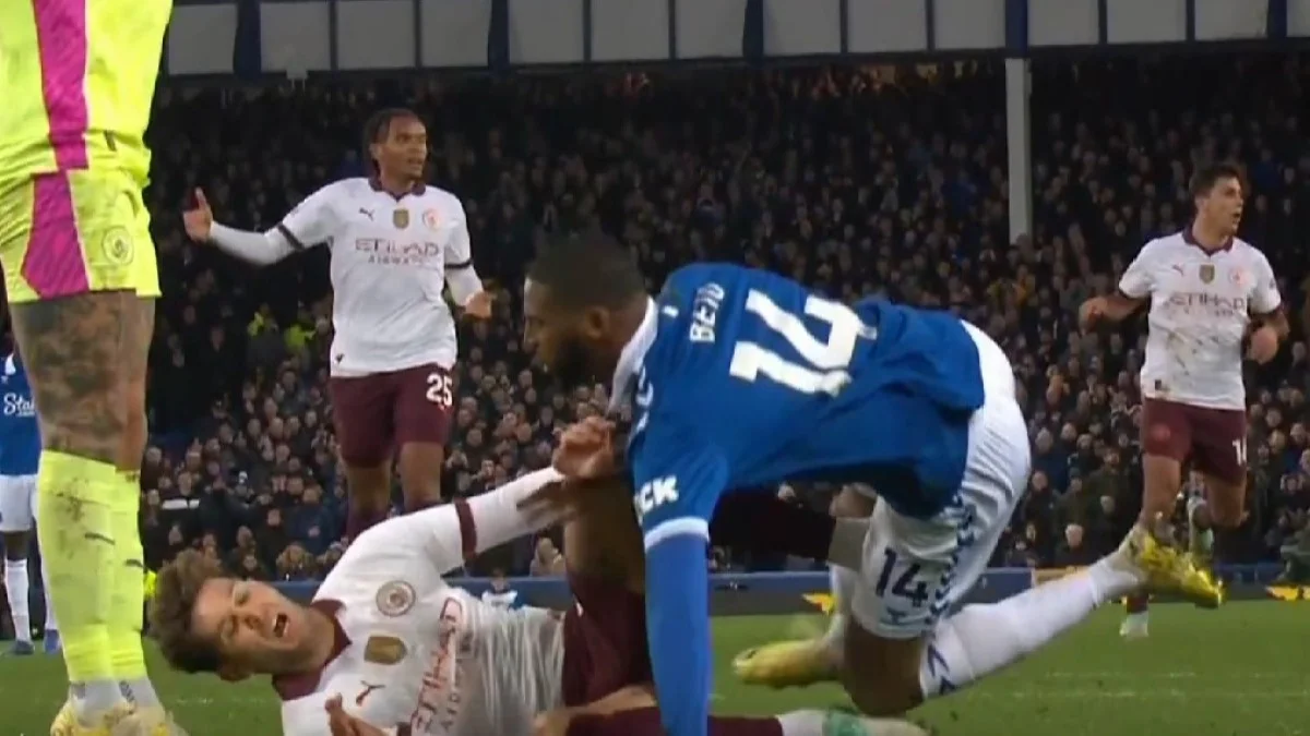 Момент травмы Стоунза / скриншот