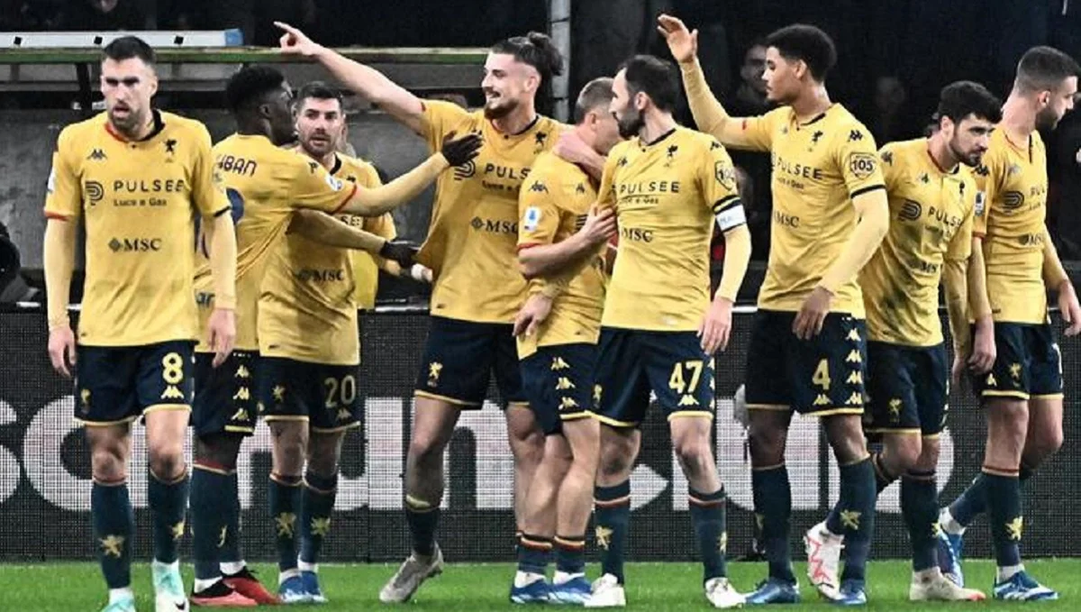 Раду Дрегушін (четвертий ліворуч) у матчі Дженоа – Інтер / ANSA