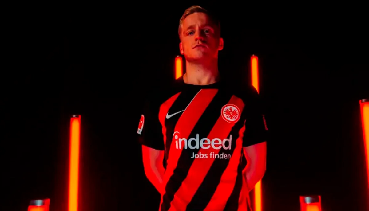 Донни ван де Беек перешел в Айнтрахт / Айнтрахт Франкфурт