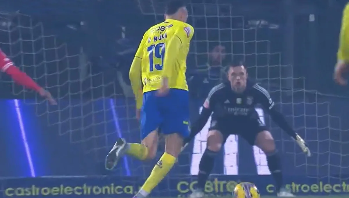 Арука – Бенфика – 0:3 / Стоп-кадр из видео