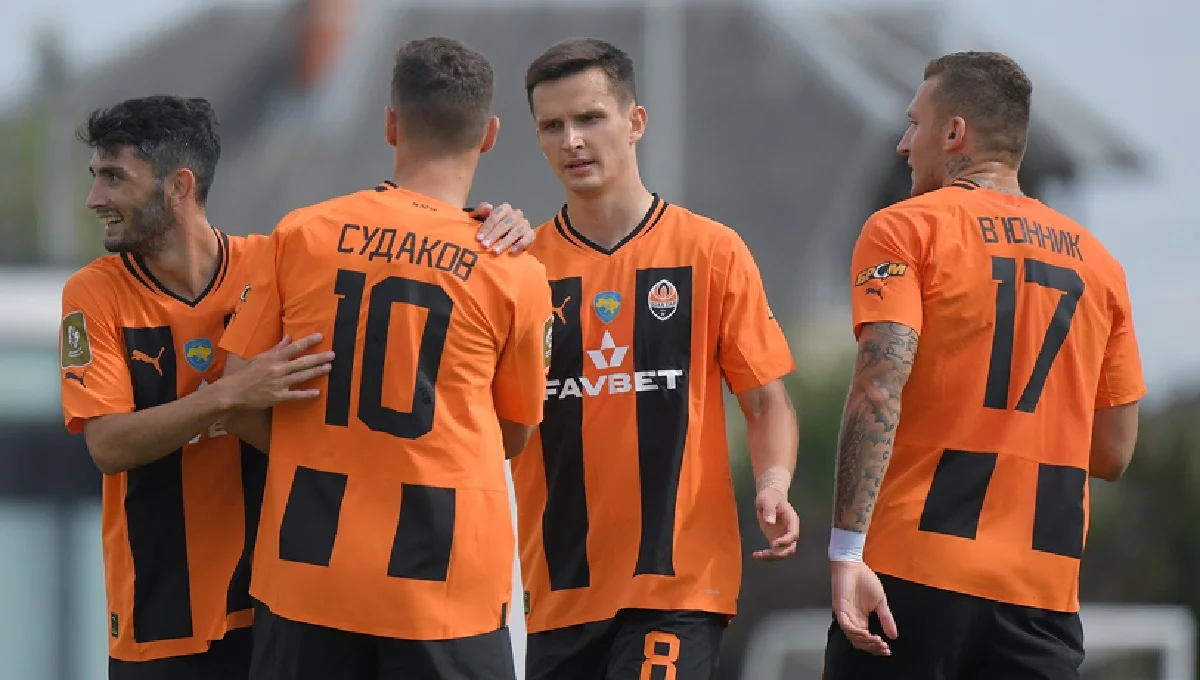 Богдан В'юнник (праворуч) / ФК Шахтар