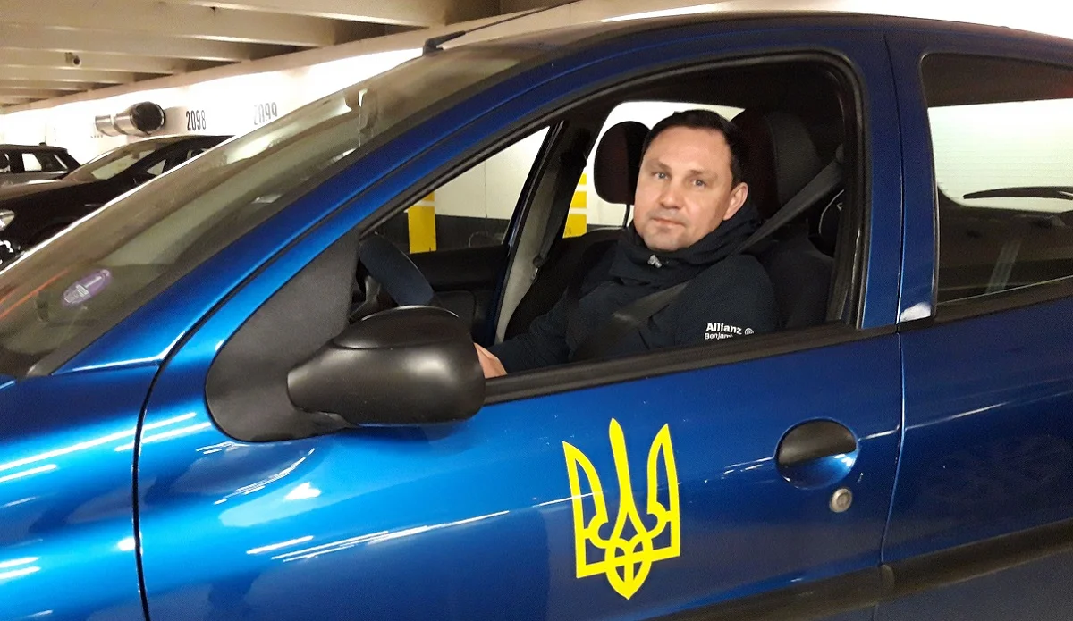 Сергій Яковлєв на своєму легендарному Peugeot / Фото надане героєм