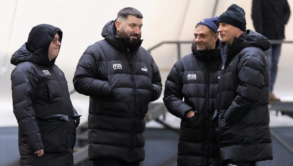 Андрей Неделин (в центре) с тренерским штабом Металлиста 1925 / ФК Металлист 1925