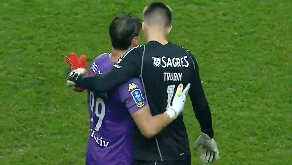 Анатолий Трубин с голкипером Эшторила перед серией пенальти / Стоп-кадр из видео