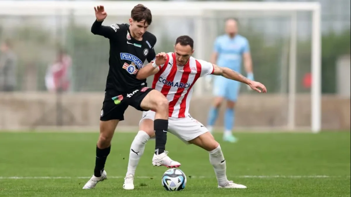 Вирджил Гица (в красно-белой форме) / фото: ФК Краковия