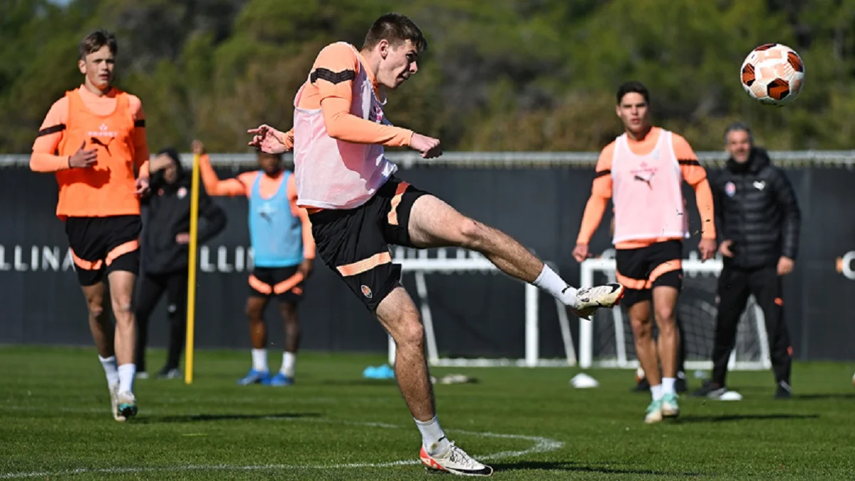 Олег Очеретько (в центрі) / ФК Шахтар