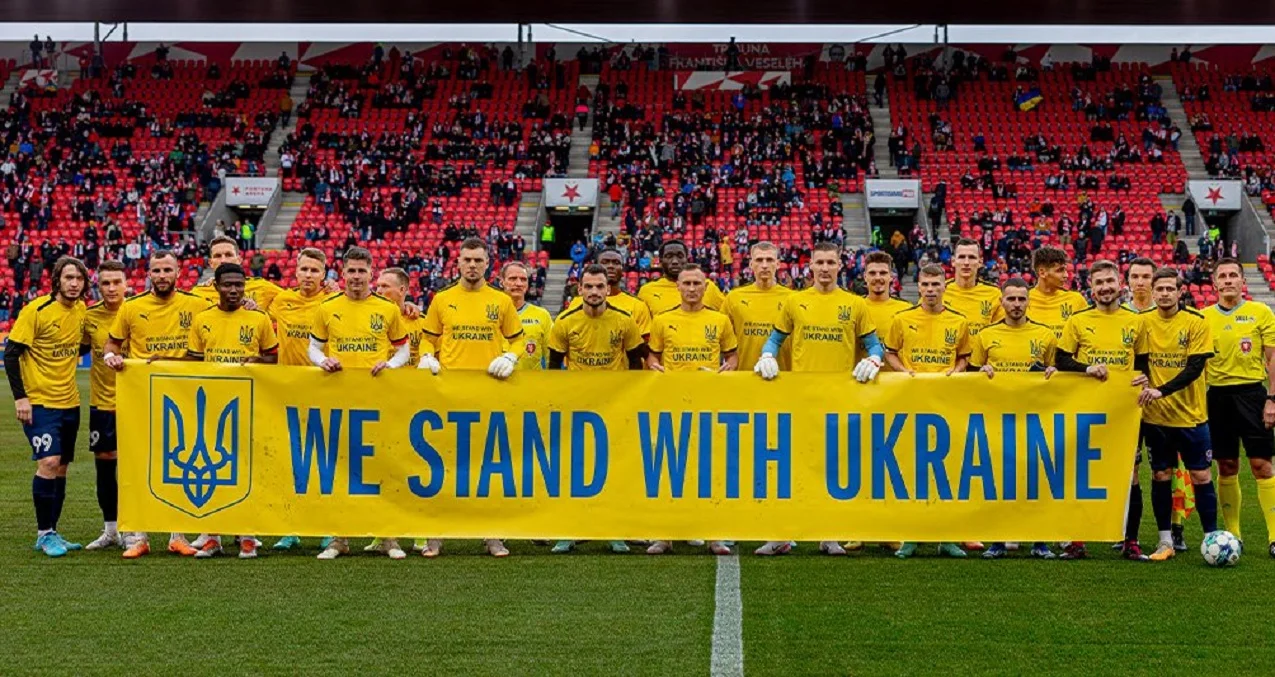 Гравці команд перед матчем / Сайт Славії