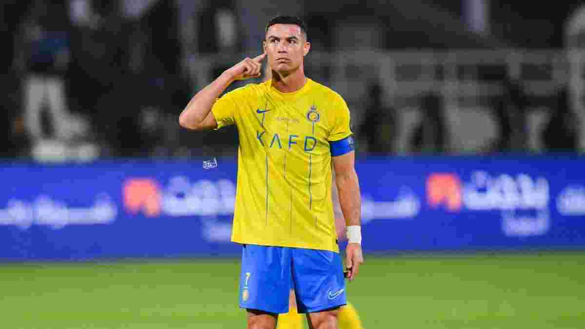 Роналду странно отреагировал на провокации в Саудовской Аравии, потерев шарфик о трусы