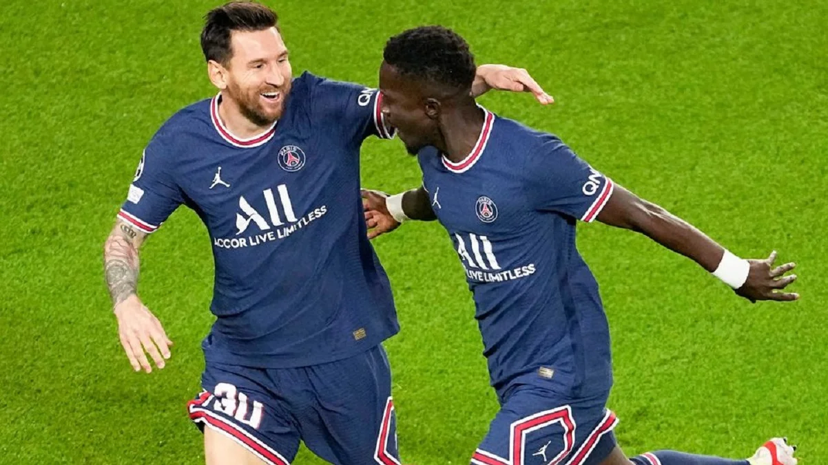 Ліонель Мессі та Ідрісса Гуйє / фото: Michel Euler/AP