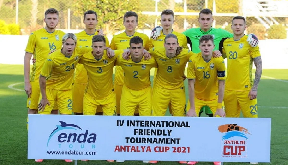 Мирослав Зновенко у складі молодіжної збірної України / УАФ