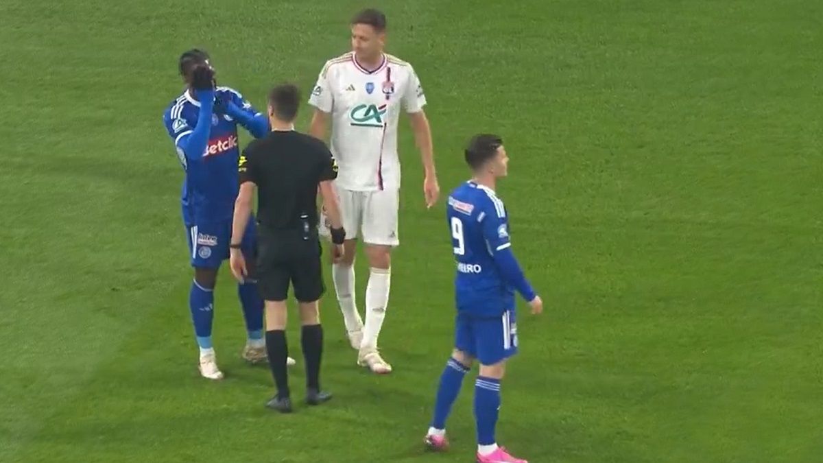 Лион – Страсбур – 0:0 / Стоп-кадр из видео