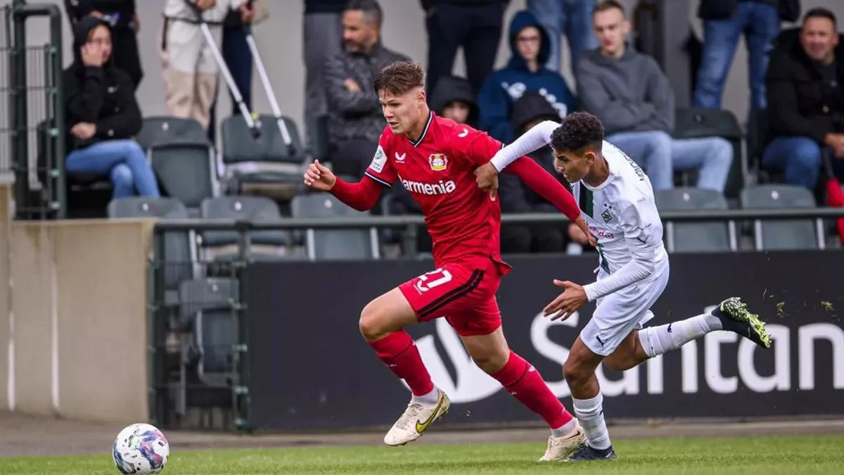 Артем Степанов в атаці за Байєр / Фото з відкритих джерел