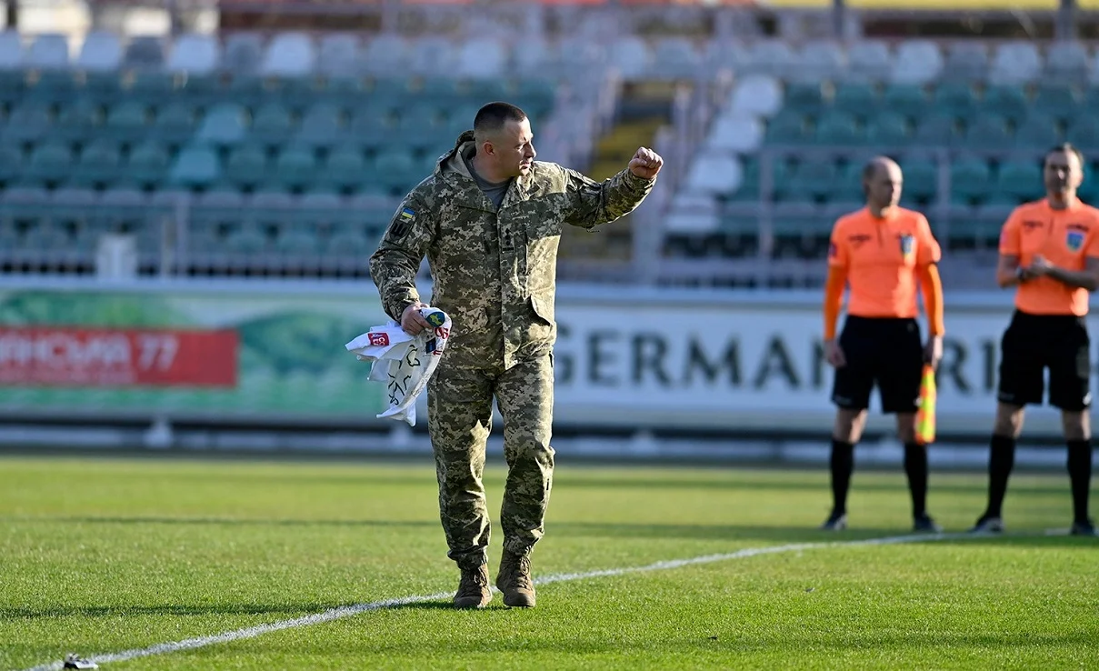 Чествование военного / Сайт Оболони